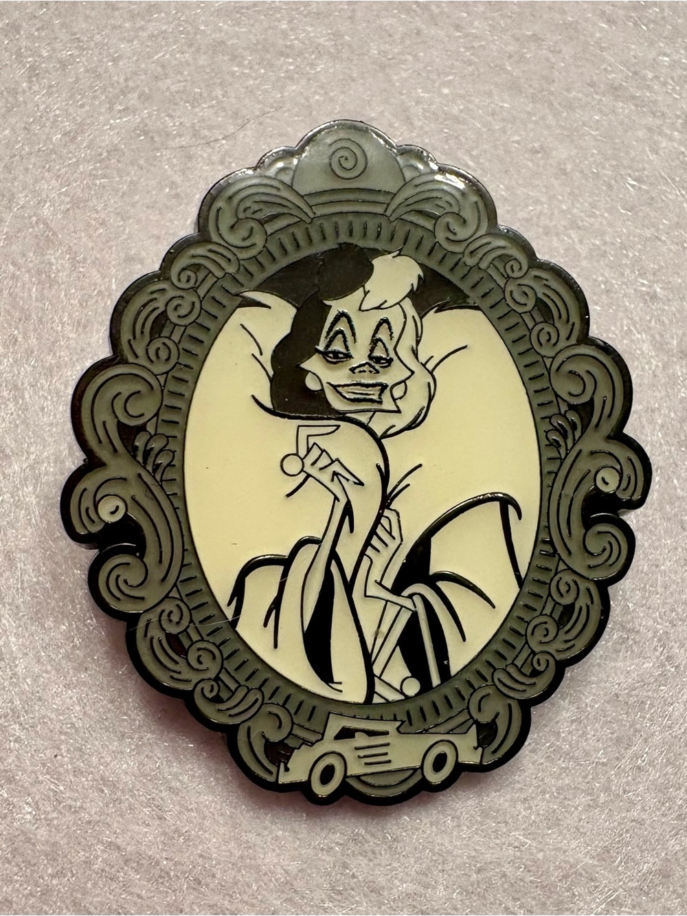 Loungefly Disney Villains Glow In The Dark Cameos Cruella Blind Box Pin 2026
